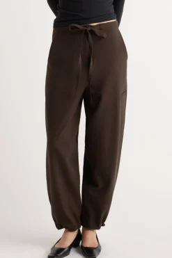 Hua Jia Danielle Drawstring Barrel-Leg Pant< Pants