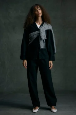 Zhenghong Textiles Hikari Asymmetric Cable Knit Cardigan< Sweaters