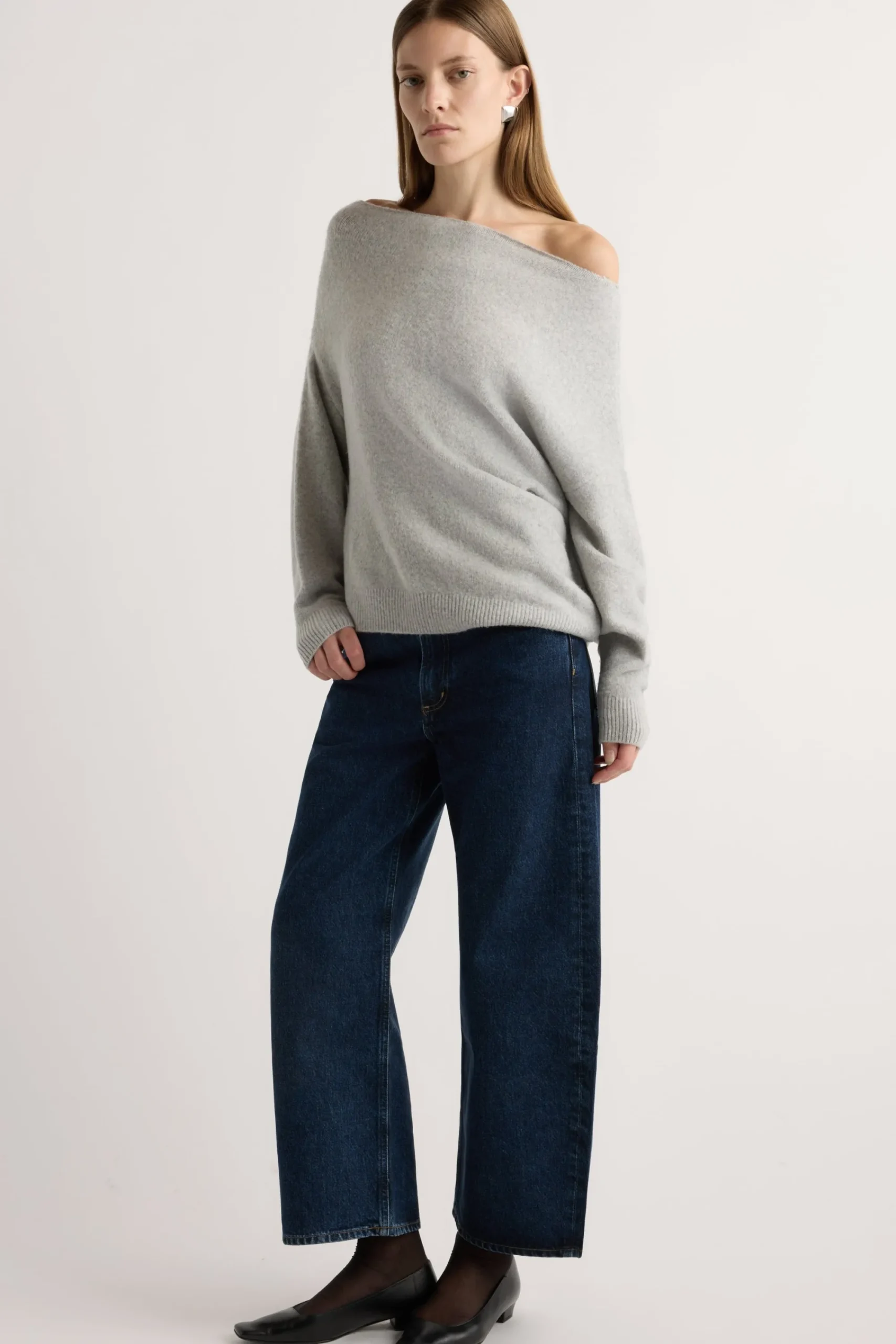 Expert Group Limited Iris Off-Shoulder Sweater< Sweaters