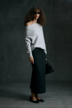Expert Group Limited Iris Off-Shoulder Sweater< Sweaters