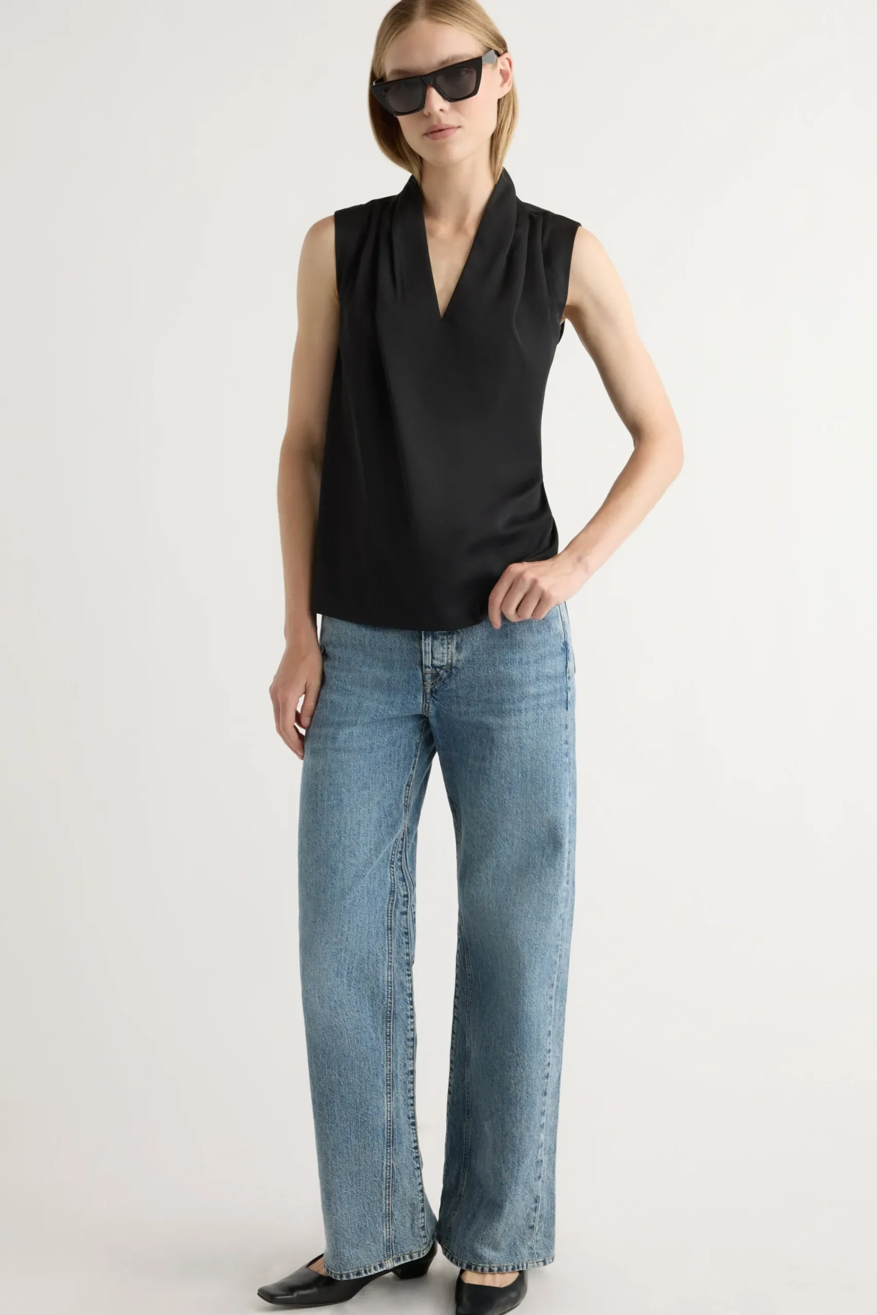 Hua Jia Jae V-Neck Sleeveless Blouse< Tops