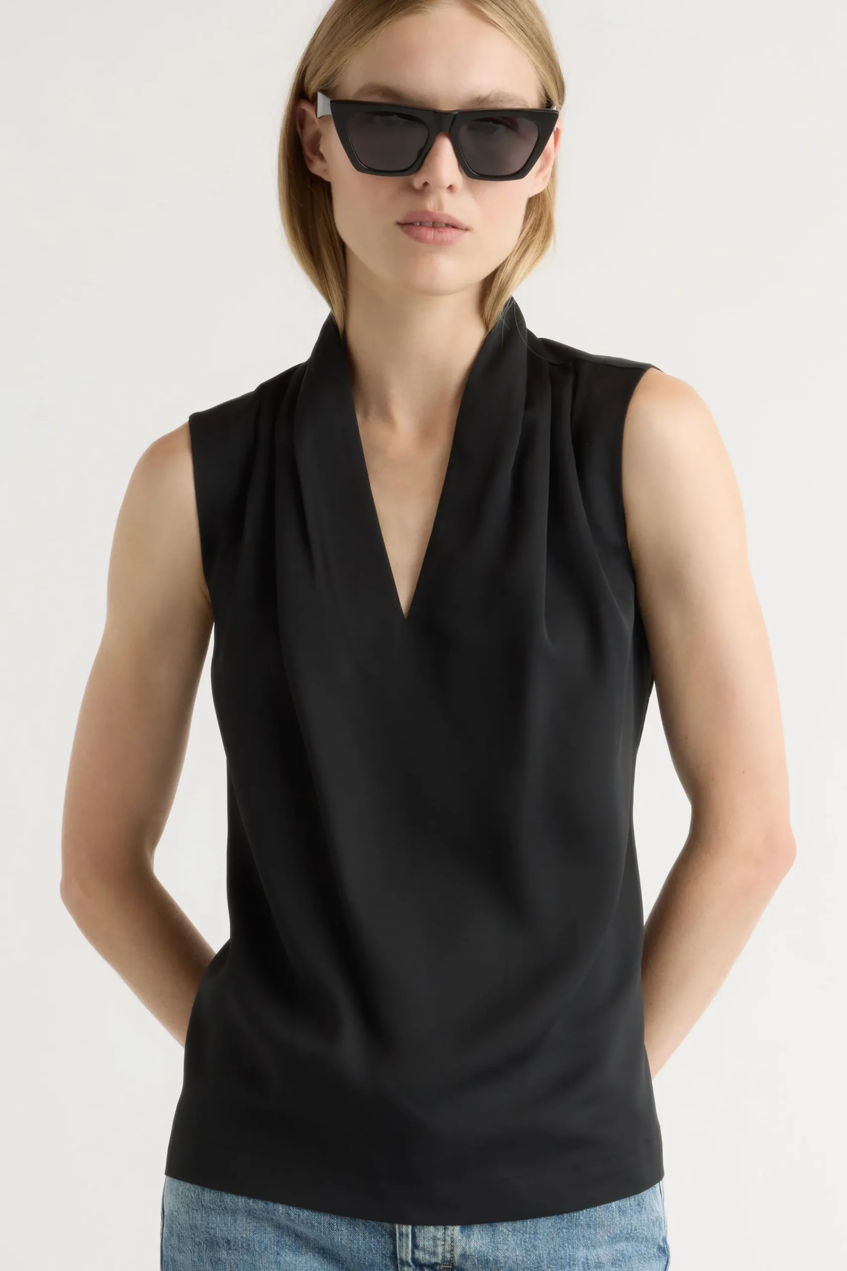 Hua Jia Jae V-Neck Sleeveless Blouse< Tops