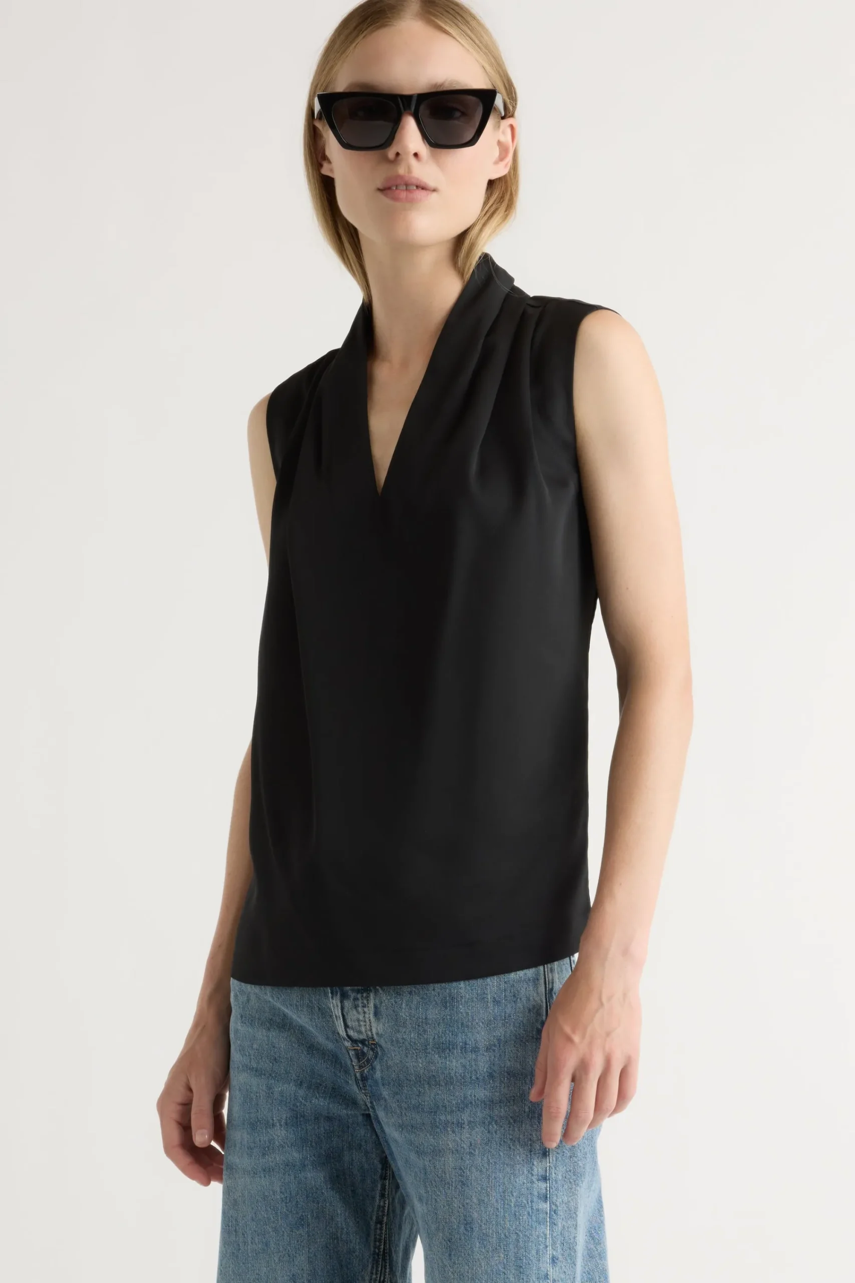Hua Jia Jae V-Neck Sleeveless Blouse< Tops