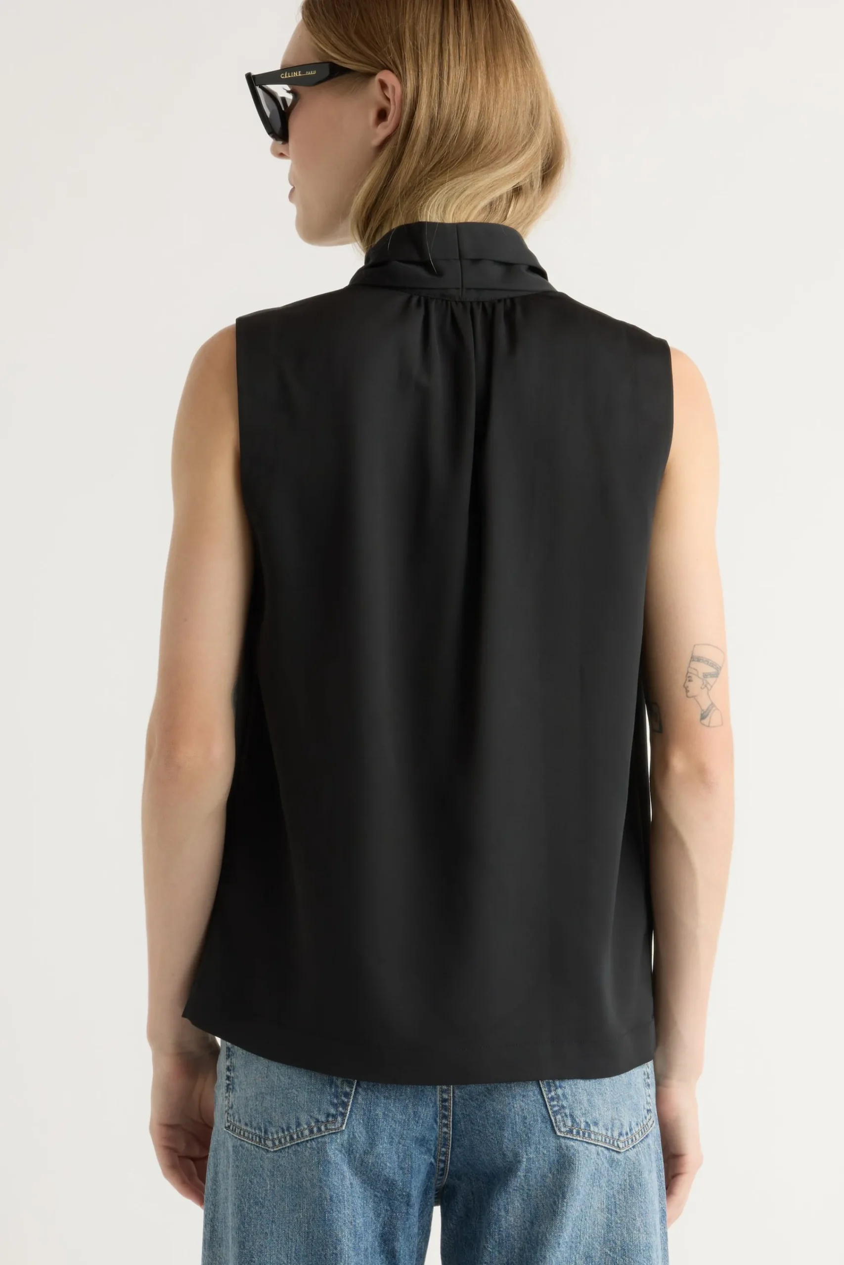 Hua Jia Jae V-Neck Sleeveless Blouse< Tops