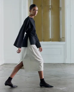Hua Jia Jarmaine Back-Slit Barrel Skirt< Skirts