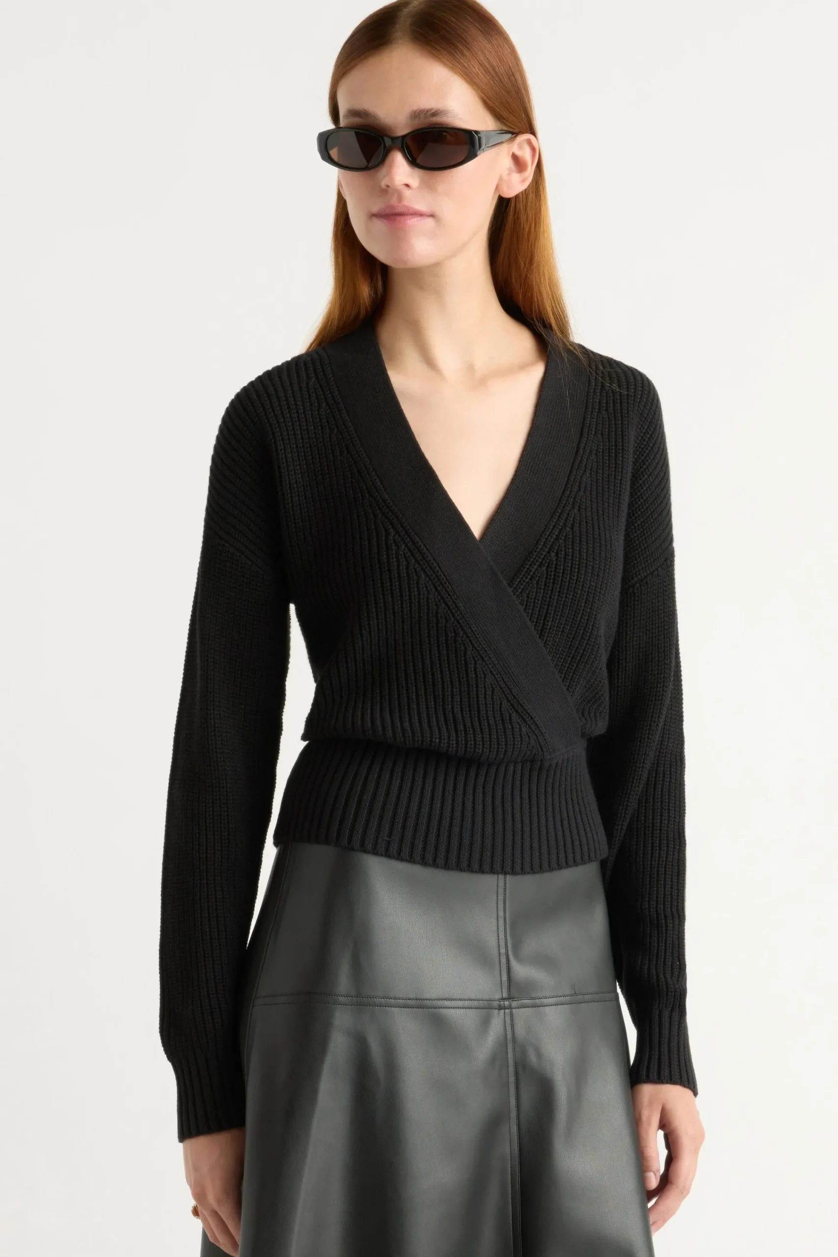 Brilliant Wise Corporation Limited Maren Cropped V-Neck Sweater< Sweaters