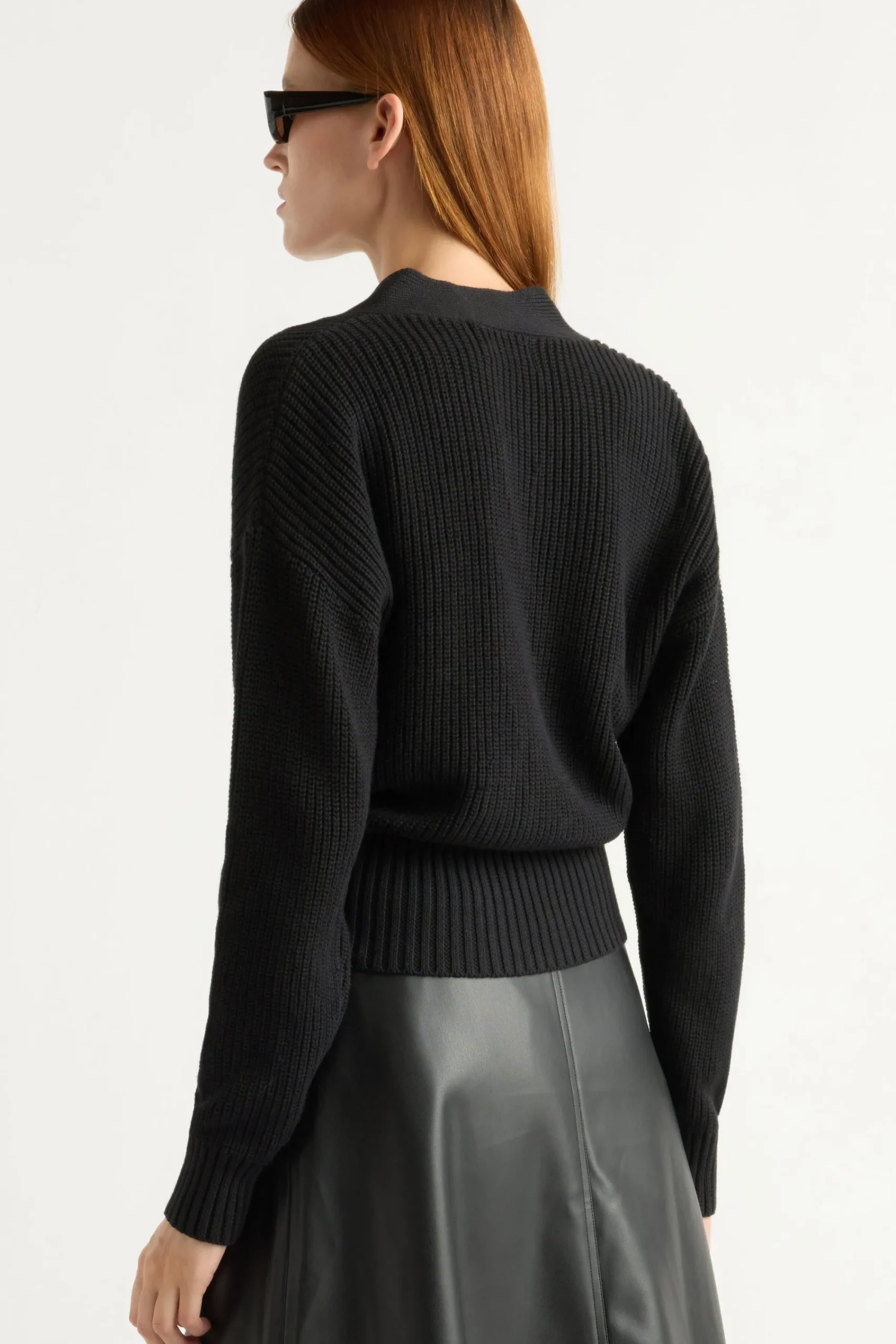 Brilliant Wise Corporation Limited Maren Cropped V-Neck Sweater< Sweaters