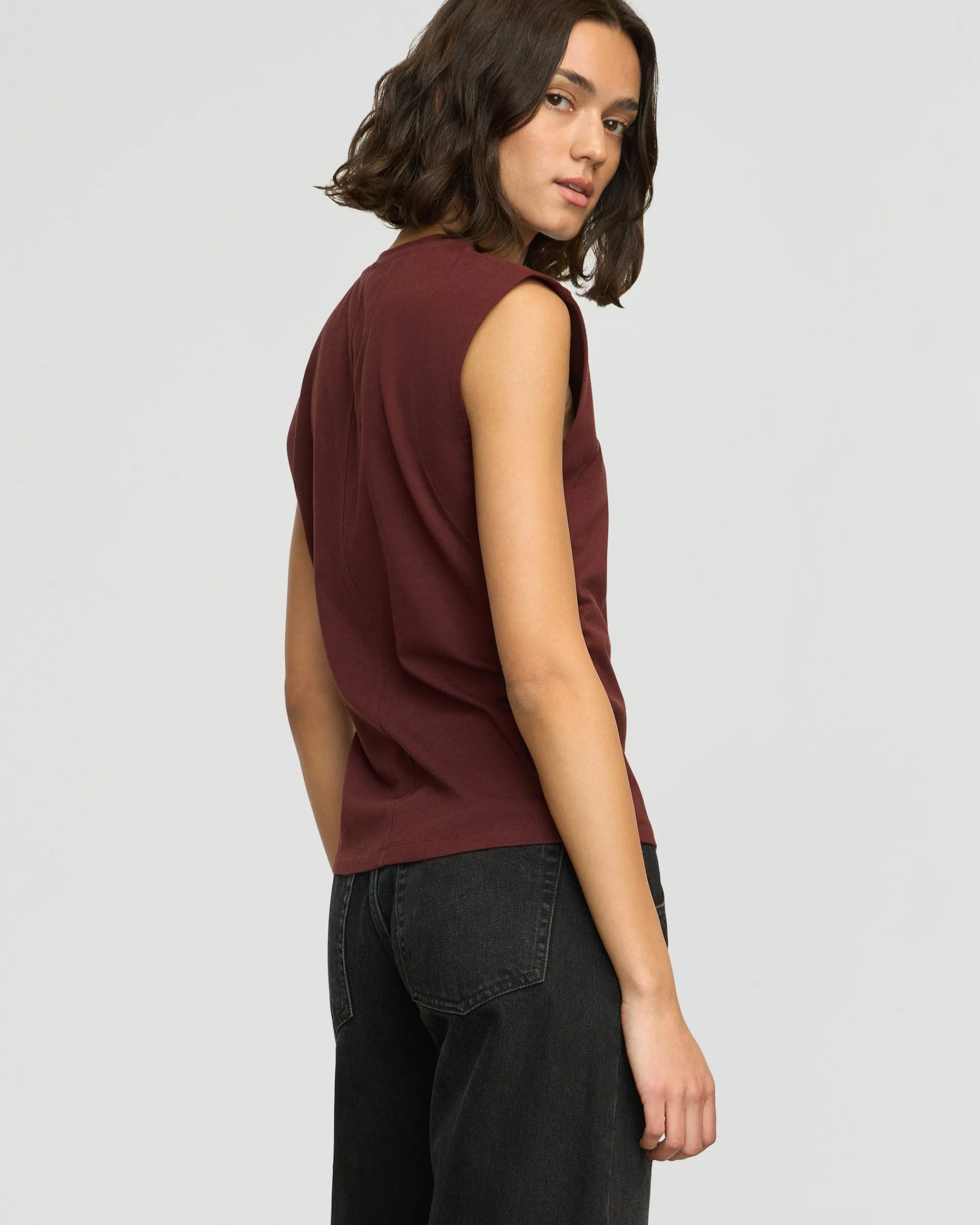 Lever Style LLC Nana Organic Cotton Structured-Shoulder Tee< Tees|Tops